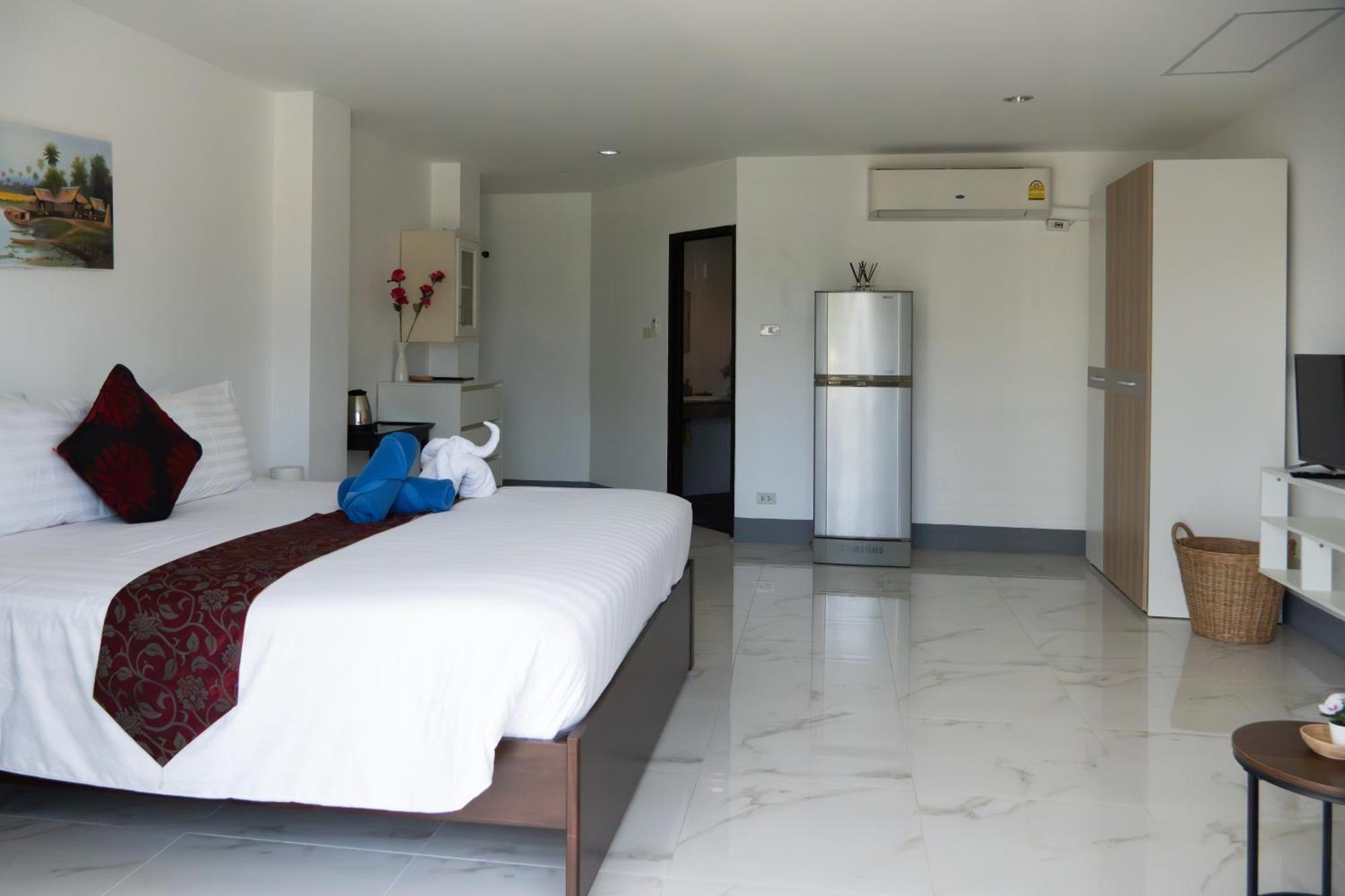 Deng'S Kamala Beach Guesthouse Exterior photo