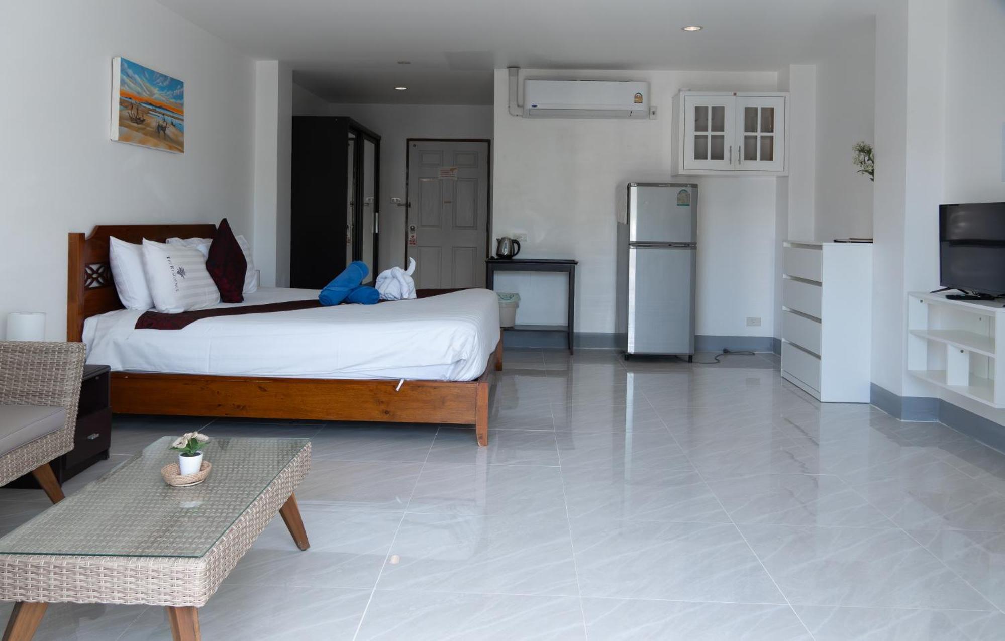 Deng'S Kamala Beach Guesthouse Exterior photo