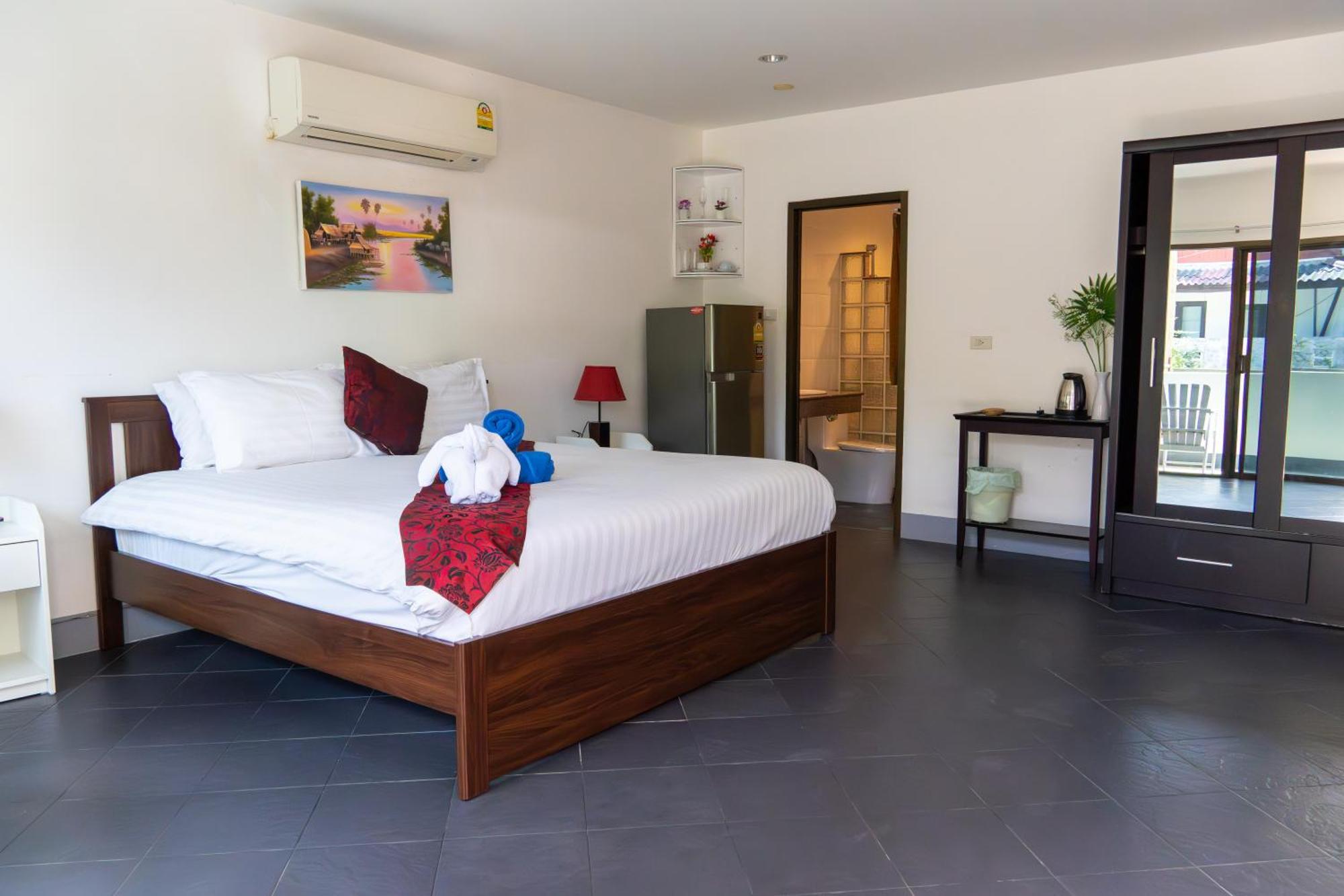 Deng'S Kamala Beach Guesthouse Exterior photo