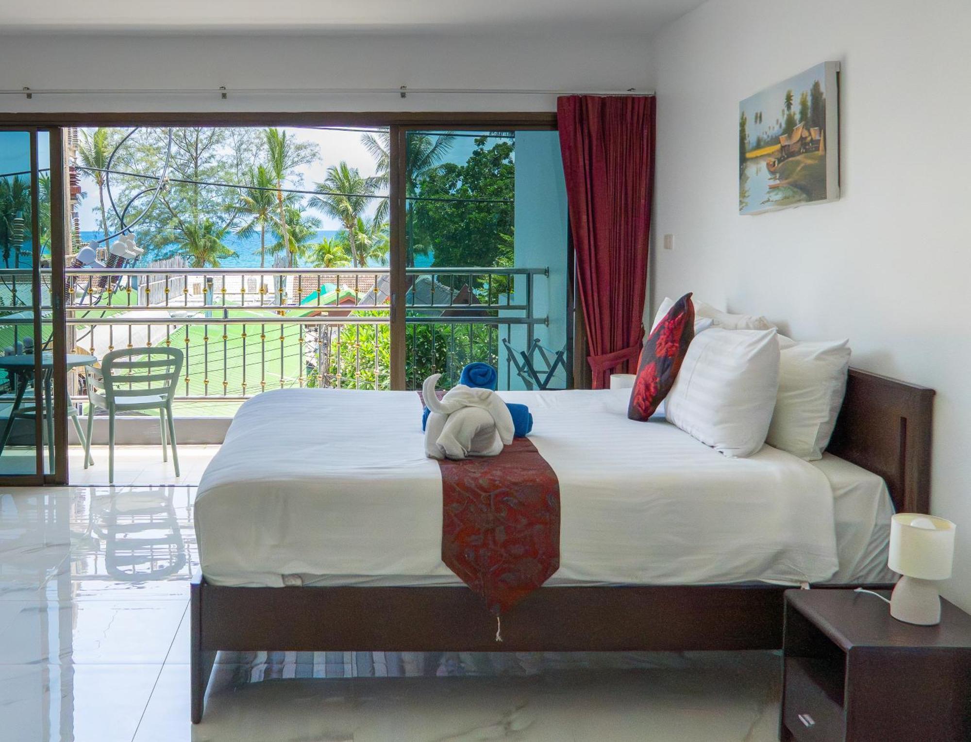 Deng'S Kamala Beach Guesthouse Exterior photo