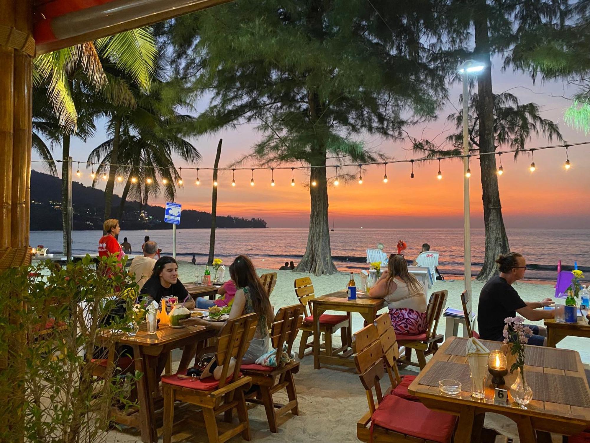 Deng'S Kamala Beach Guesthouse Exterior photo